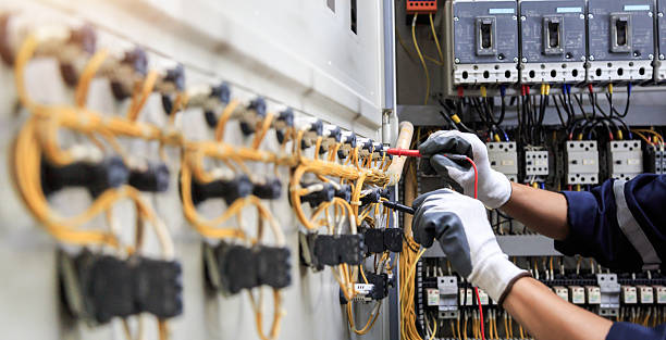 Professional Electrician technician working in Wellsville, MO